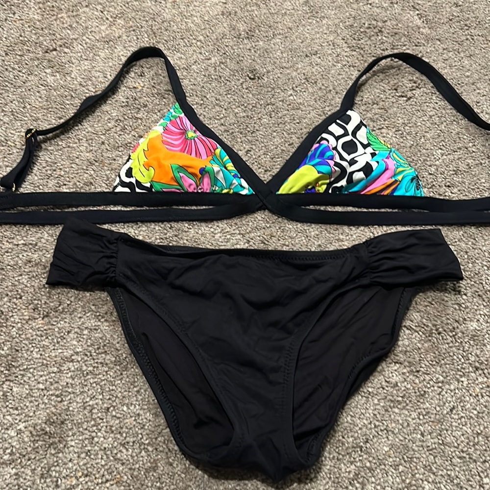 TRINA TURK PRINT 2 PIECE SWIMSUIT - Size 2 Top/6 Bottom